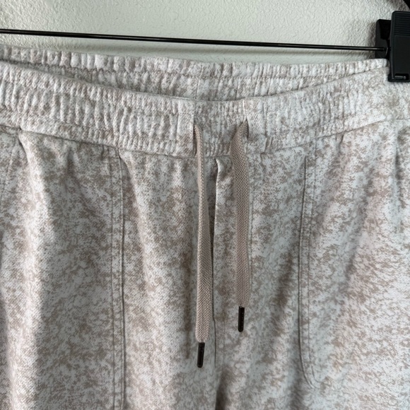 Athleta Farallon Printed Jogger Pants Pebbles Textured Abalone Women’s Medium - Picture 6 of 12